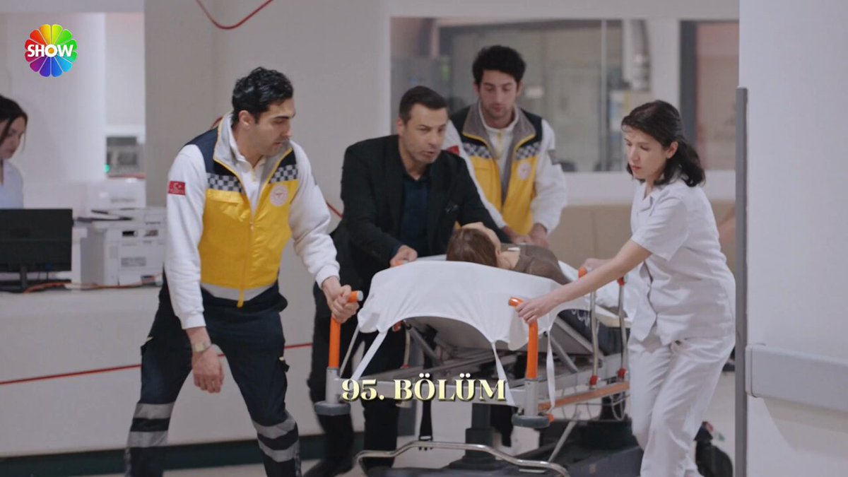 "Her şey yoluna girecek, bebeğimiz kurtulacak..." #KızılcıkŞerbeti yeni bölümüyle Show TV'de başladı! Kızılcık Şerbeti