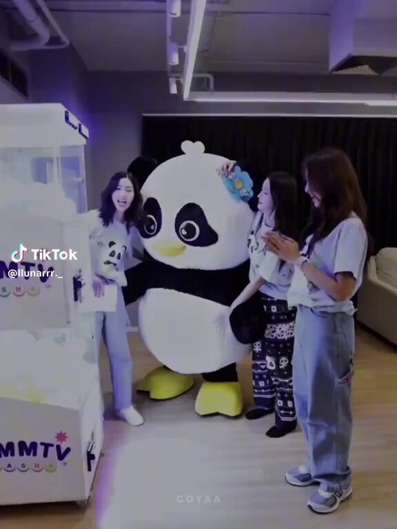 SOMEONE SAID LUNAR FLIRTY LIKE NAMTAN AND SOMEONE ELSE SAID PETITION FOR LUNARPAHN SERIES 😭😭😭😭😭😭😭😭😭😭😭😭