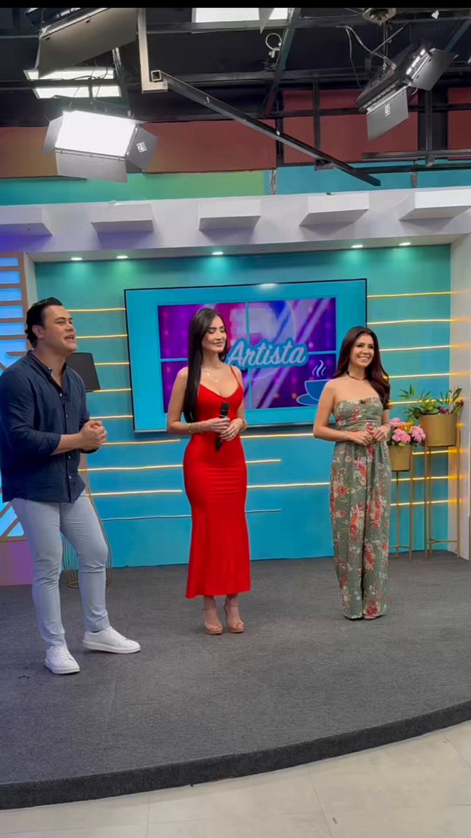 Gracias Café AM TV Azteca Guate por tan linda entrevista, por darme la oportunidad de presentar mi nueva canción y mil gracias de todo corazón por celebrar mi cumpleaños y por tan rico pastel 🙏🏼❤️ Dios los bendiga!!