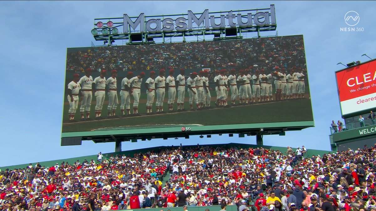 They taught us to believe in miracles. Yaz &amp; the 1975 Red Sox kick off the 2025 season at Fenway ❤️