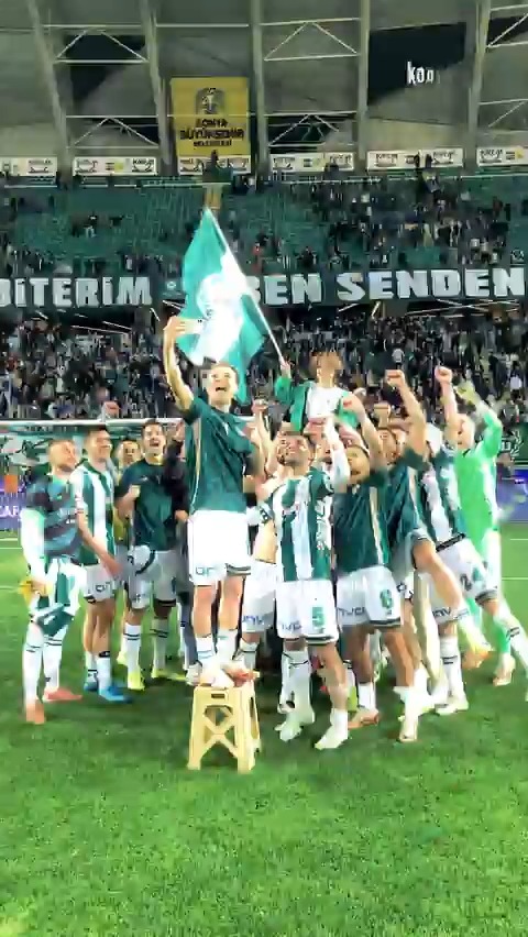 "Haykırır sevdanı kalpler..." 💚🤍