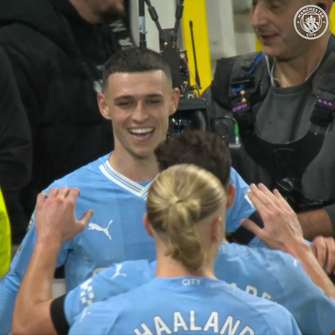 .Erling Haaland 🤝 Phil Foden Sealing a 3-0 win at Old Trafford last season 💪🩵