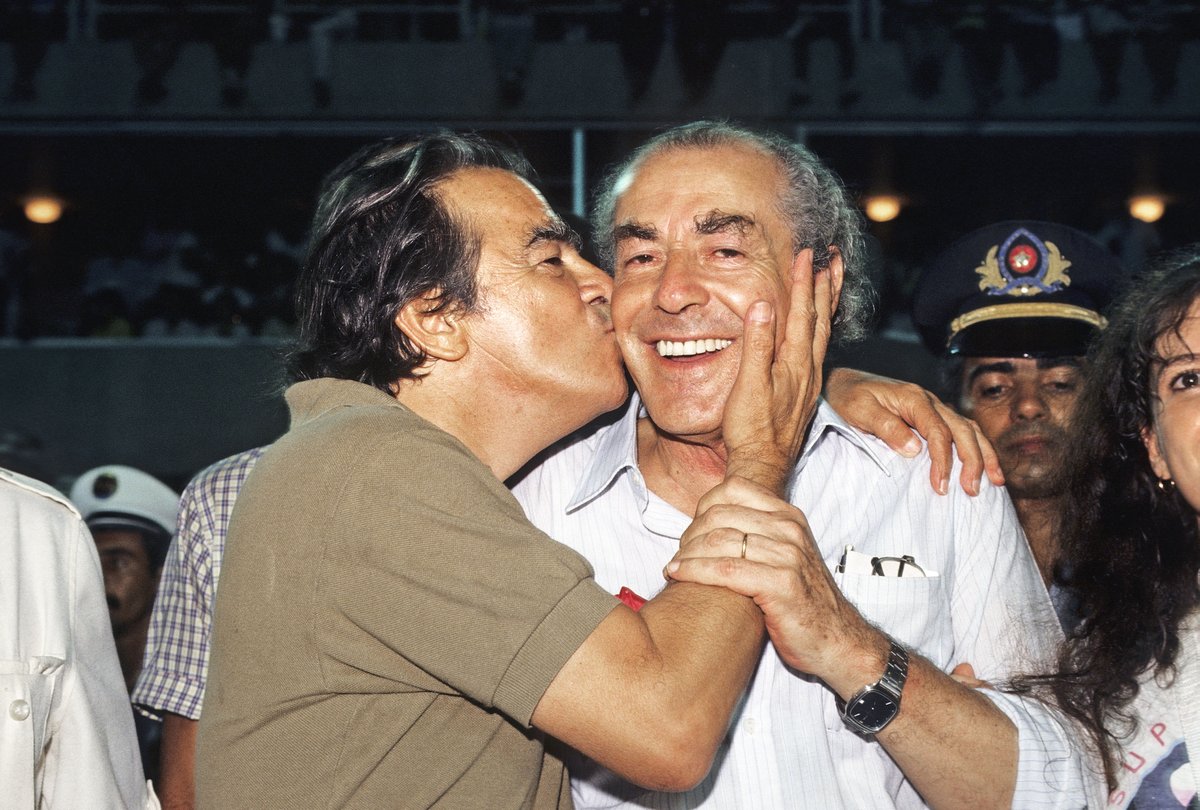 BRIZOLA, documentário de Marco Abujamra, narra a construção da classe política brasileira, de Getúlio Vargas ao século XXI, através da trajetória de Leonel Brizola. Com fatos históricos detalhados, revela um Brizola astuto, ambicioso e conciliador, mas, acima de tudo, apaixonado pelo Brasil e seu povo. Assista à estreia às 22h15 no Curta! Assista quando quiser no streaming CurtaOn, o seu clube de documentários.