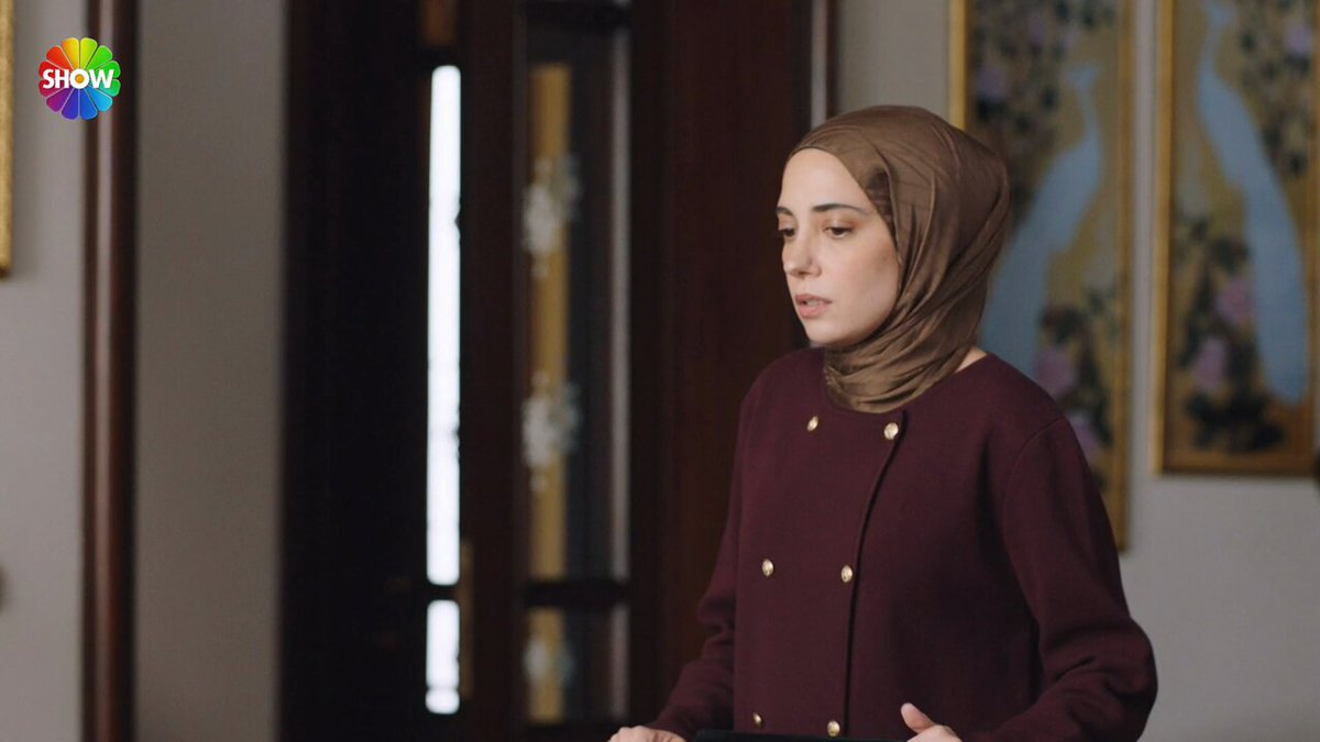 "Şuraya yetenekli hat sanatçısı bir prenses çizelim..." Firaz'ın Nursema'ya anlamlı hediyesi🥹 #NurAz #KızılcıkŞerbeti Kızılcık Şerbeti