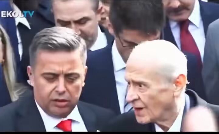 Devlet Bahçeli’nin son görüntüleri ortaya çıktı Aracına binerken baya zorlanıyor