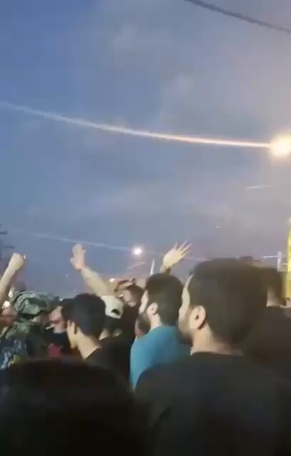 مظاهرات أهالي مدينة الأورفلي في مدينة الصدر تطالب بغلق مكتب تحالف الأساس التابع لـ #محسن_المندلاوي ..