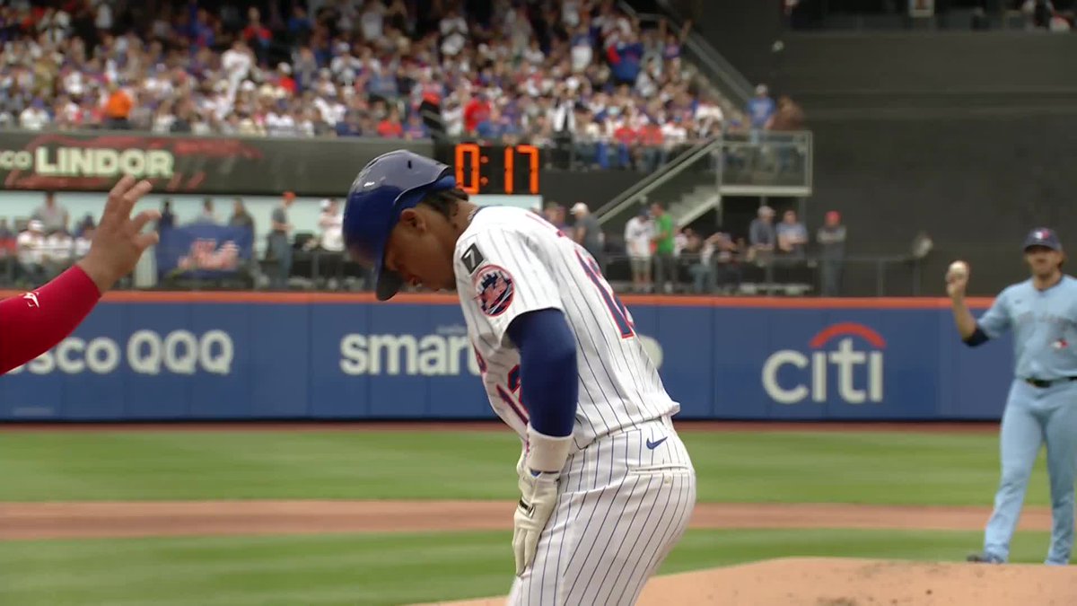 What an atmosphere at Citi Field as Francisco Lindor steps to the plate in the Mets’ home opener