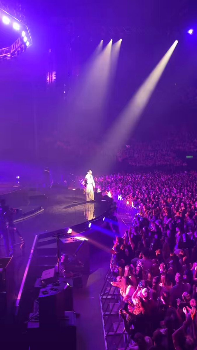 STANDING O On l’a coupé en plein milieu de sa phrase. 🤣 Que des fous en 🇧🇪