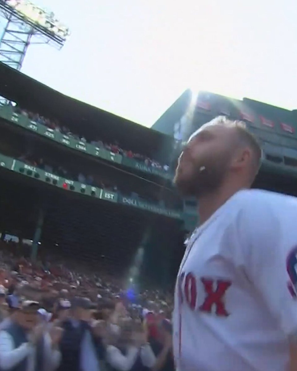 The Boston Red Sox have themselves a new home run celebration 😅 Nightmare fuel 😳 (via MLB, NESN)