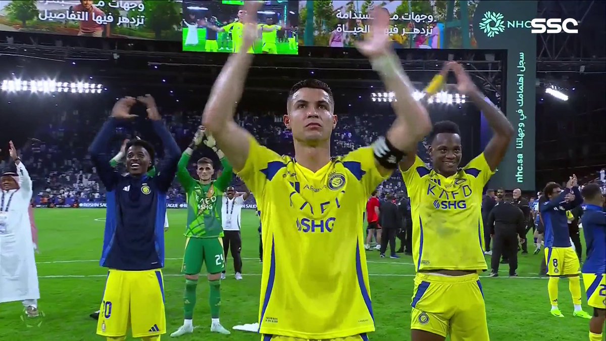 🚨🚨🚨🚨🚨🚨🚨🚨🚨🚨🚨🚨🚨🚨 مقطع اليوم وصل ، المقطع الذي ينتظره الجميع : احتفال لاعبي #النصر مع الجماهير في المملكة آرينا . صخب 💛🤯