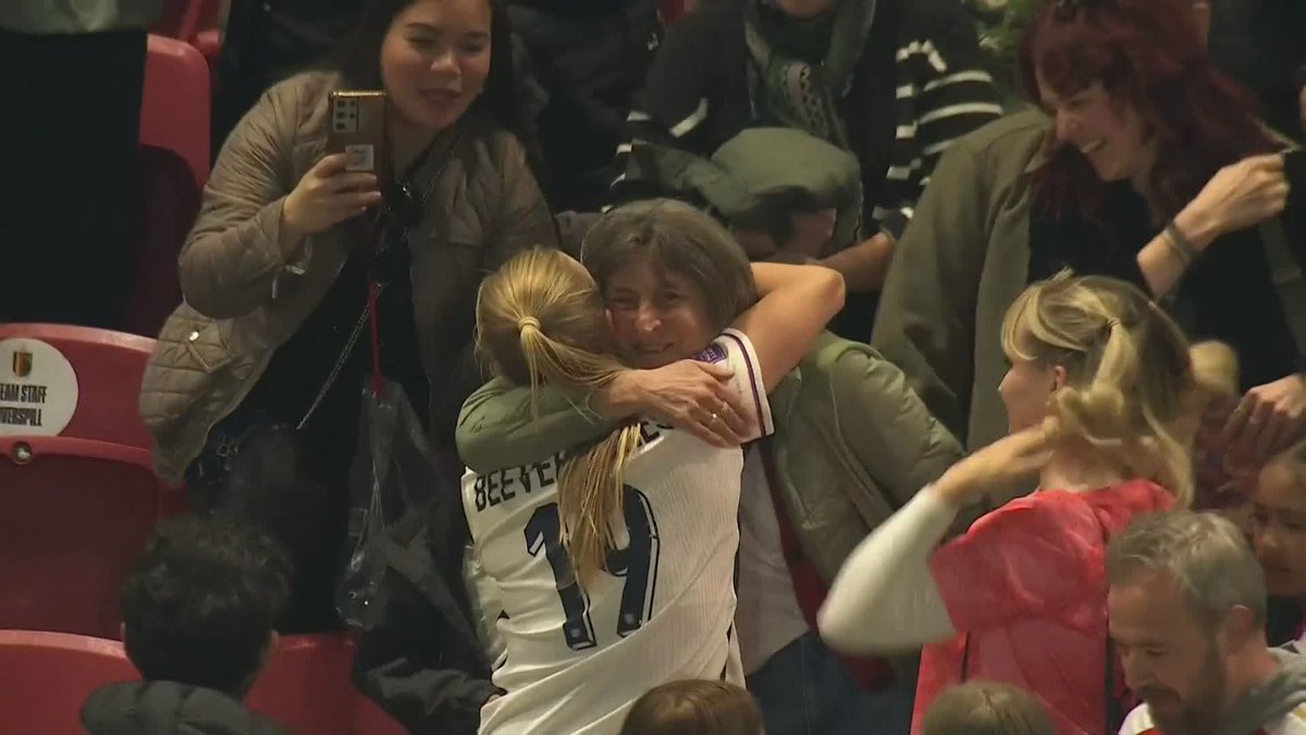 A moment to savour for Aggie Beever-Jones 👨👩👧 #ITVFootball | #Lionesses