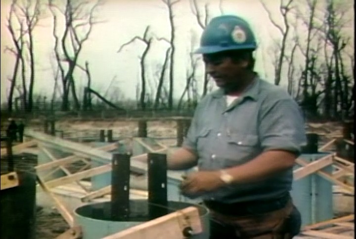 #FlashbackFriday to a time when the legendary dueling roller coaster, Gemini, was being built. Do you prefer the red or blue train? ❤️💙 🎥 This footage was featured on The Morning Exchange.