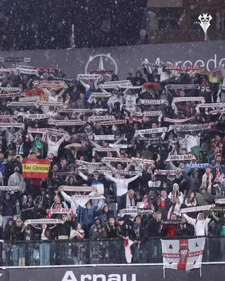 No importa que llueva si estáis cerca, albacetistas 🤍 Enorme el ruido que habéis hecho. Ya pensando en el reencuentro 🦇
