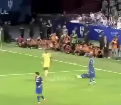 سُبحان الله ما أعجب مشاكل وتناقضات هذا اللاعب..!! 🤮 👎 #النصر_الهلال