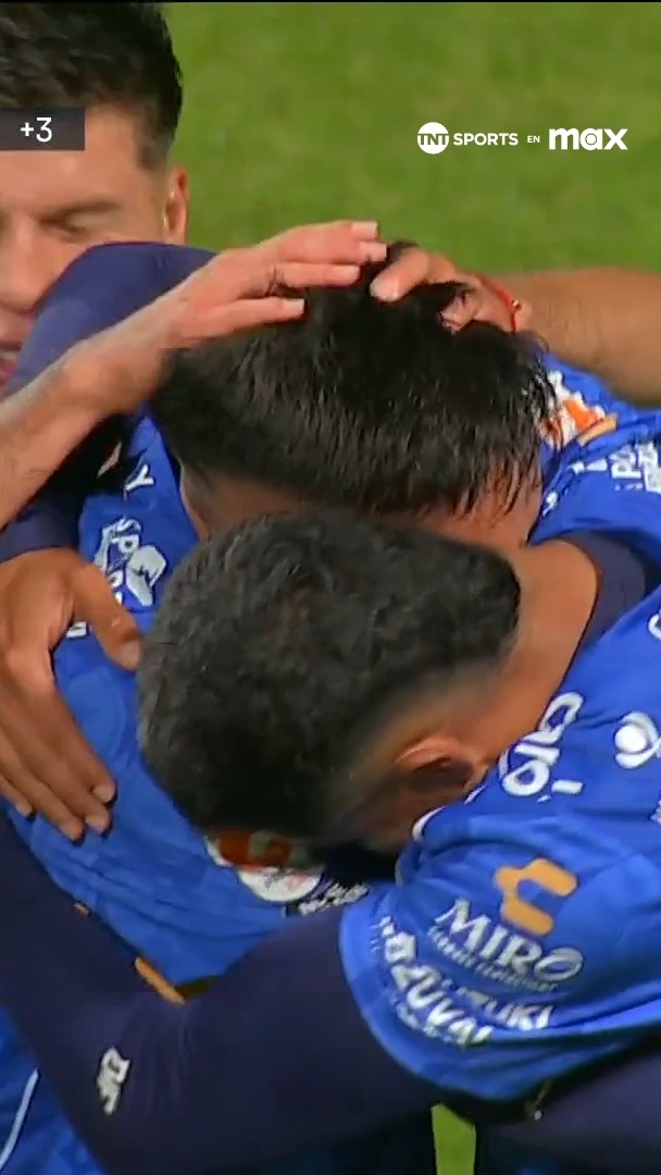 🤯🏆🇨🇱 GOLAZO, POLÉMICA, LLANTO: LO TUVIMOS TODO Joan Cruz aprovechó que la defensa de Unión La Calera estaba dormida en este tiro de esquina y nos regaló este GOL OLÍMPICO para Everton, en la #CopaChileCocaColaSinAzúcar. Los caleranos reclamaron que hubo falta sobre el arquero y que no hubo silbato del árbitro, mientras que el talentoso volante Ruletero lloró de la emoción por su tanto.