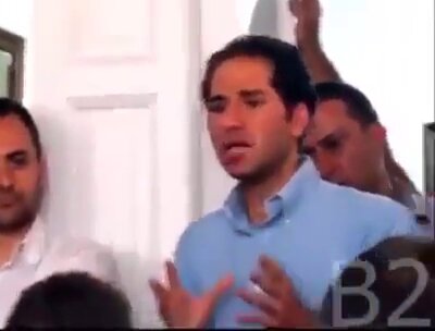 السمسار 😂 #وراك_وراك لتبطّل تغرّد #كذب انت ما عم تدافع عن الشيعة انت عم تبيّض لحزب الله وعم تقول ومطرحهم بالدولة، مش لانك منفتح وعلماني، لانك وصولي ومنافق. لانك صرت منهم ومعهم وعطيوك #وزير #عدل وصار القضاء باجندة #حزب_الله بس باجتماع مغلق يا سمسوم حديثك عن الشيعة ما كان هيك… "هول مش منّا هول جايين ينتقموا منا" 😂😂😂😂 هيدا #ابن_امين مش #خيّ #بيار_الجميل.