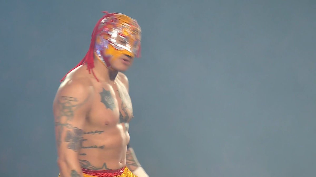Welcome the newest addition to #SmackDown, REY FENIX WWE! 👏👏👏