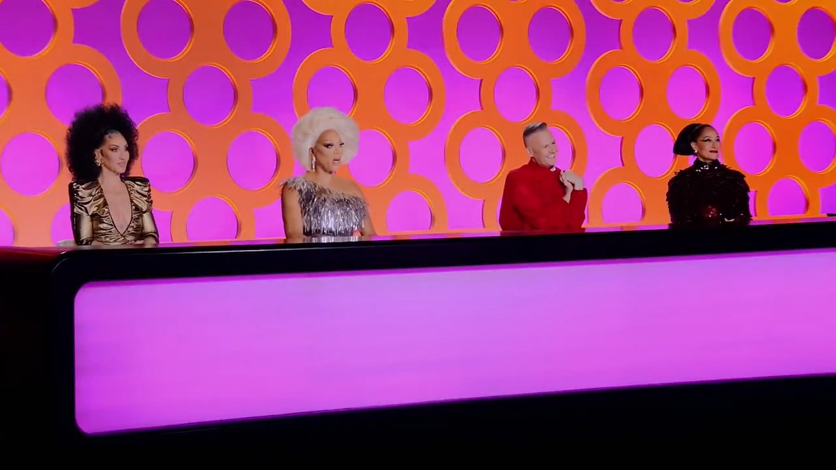 Let your voice be heard! 🤩 Who do YOU want to see snatch the Season 17 crown? 👑 #DragRace