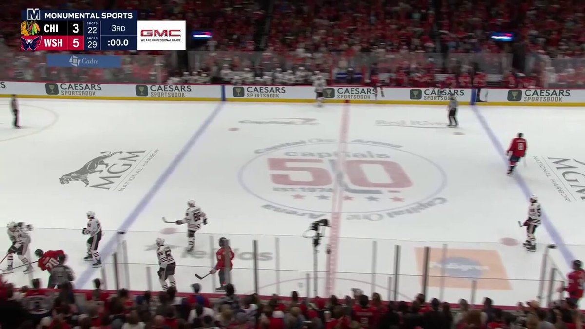 The Blackhawks all shook Alex Ovechkin's hand after the game. What a night for hockey 🤝