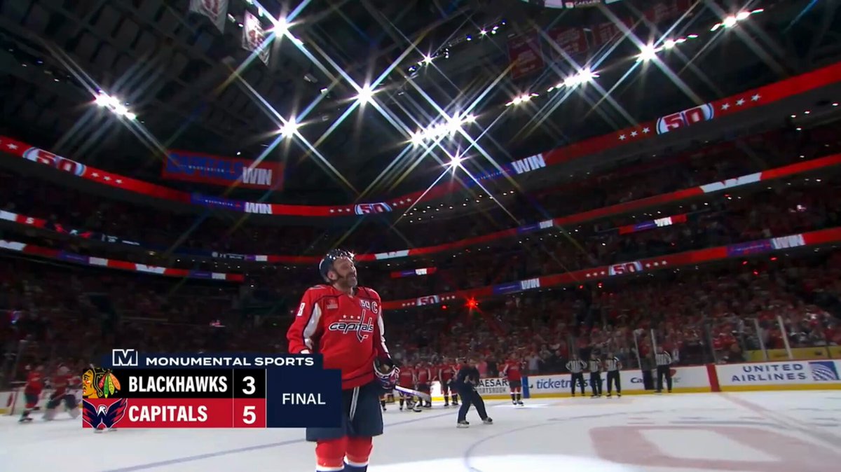 The entire Blackhawks team stayed out on the ice postgame to congratulate Ovechkin. Pure class 👏🤝