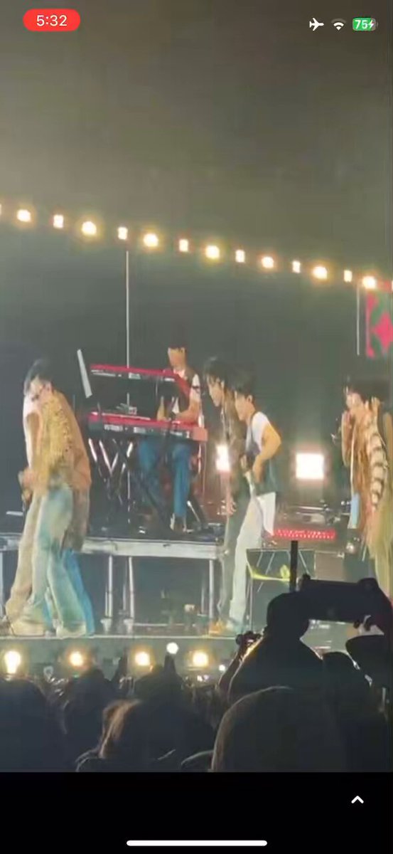the mic is ALWAYS on when it comes to svt SEVENTEEN ENCENDIENDO PAL NORTE #세븐틴의_테카테팔노르테_그거면돼 #SEVENTEENatPalNorte2025 #TecatePalNorte