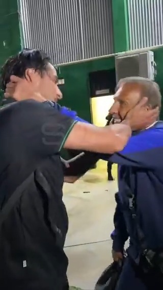 EL PULPO GONZÁLEZ, AL BORDE DE LAS LÁGRIMAS TRAS SU REENCUENTRO CON MIGUELO RUSSO.