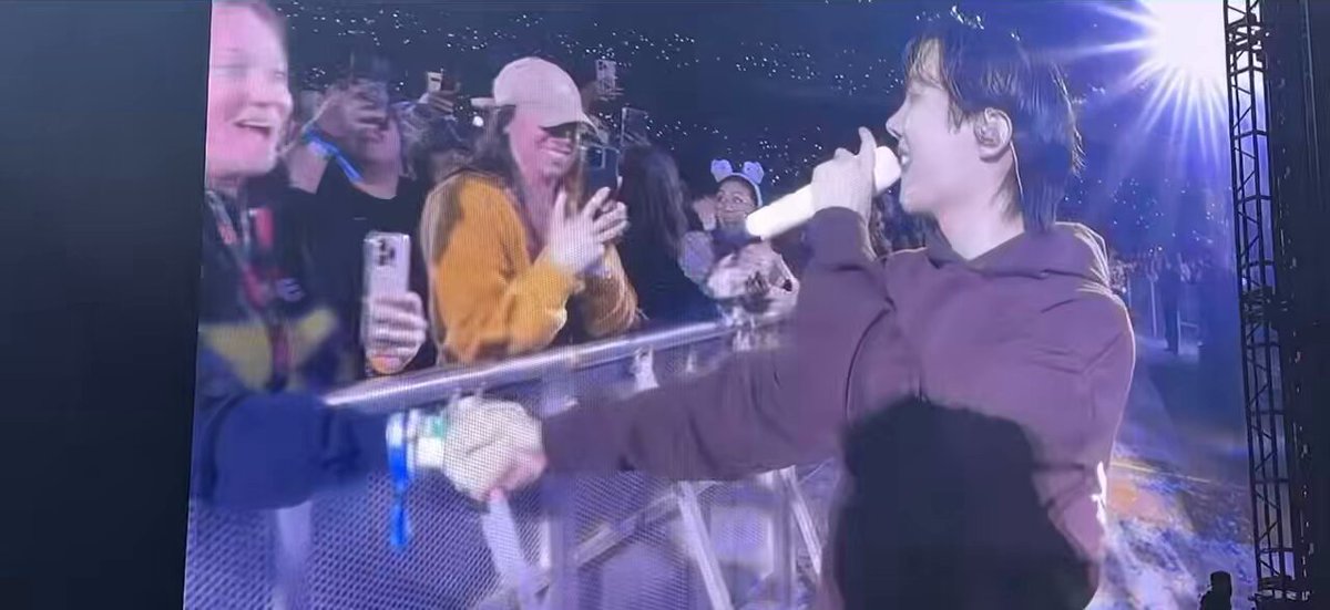 TONIGHT EQUAL SIGN — there is ZERO age discrimination as an ARMY. we are a fandom for all, we accept all, just ask Hobi! 🫶🏼💜🫶🏼 “Thank you for coming.” P.S., LOVEEE how he vibes with her at the end and gave her the sweetest, happiest smile.