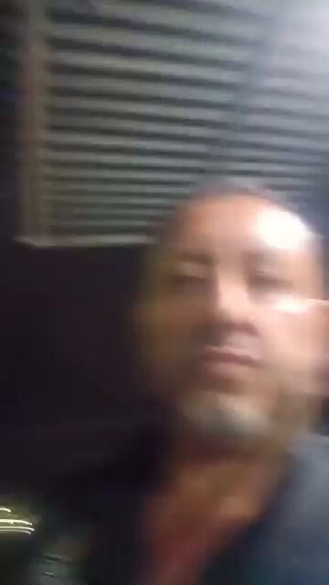 🚨🚨Última hora Guatemala 🚨🚨 Rony Mendoza expone a la PNC quien obliga a las tiendas a cerrar a las 8 de la noche, esto en Villa Nueva, Agentes pedían una extorsión pero los dueños se negaron, razón por la cual los obligaron a cerrar dichos negocios a las 8pm.