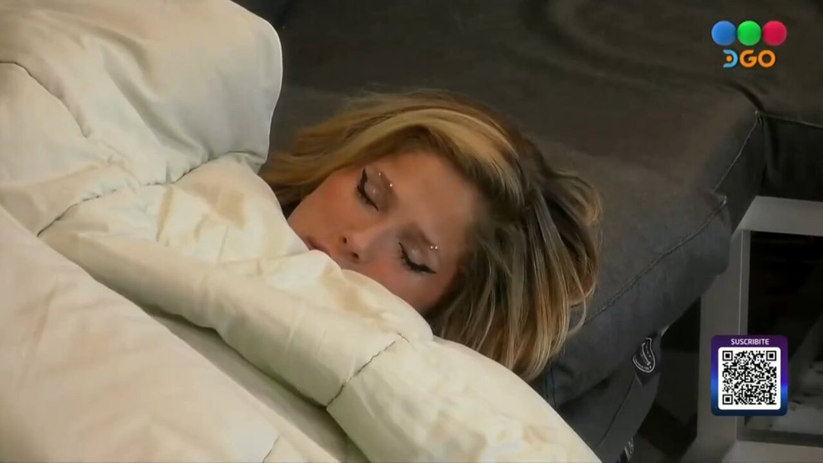 Entre abrazo y caricias, Tato le cuenta a Martina sobre el color de ojos de su familia #GranHermano