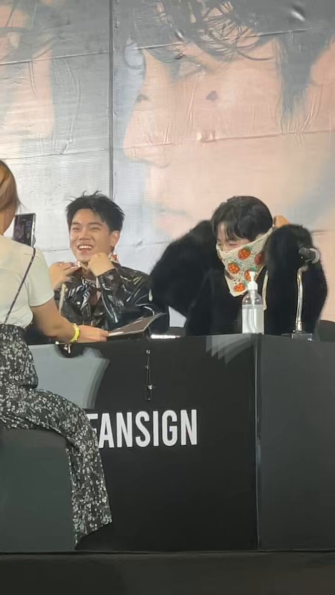 พี่วอร์ทำดีๆ อห 55555555555555655555 YINWAR 1ST FANSIGN BKK #BKK_YINWAR1STFANSIGN #yinyin_anw #warwanarat #หยิ่นวอร์