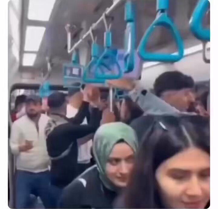 Devlet Bahçeli ile halay çekecek olan PKK sempatizanları Pamuk şekeri yemeden hemen önce “Biji Serok Apo” sloganı attılar Ümit Özdağ cezaevinde Ekrem İmamoğlu cezaevinde Adalet isteyen öğrenciler cezaevinde Güneydoğu Anadolu bölgesine Kuzey Kürdistan diyenler sokaklarda