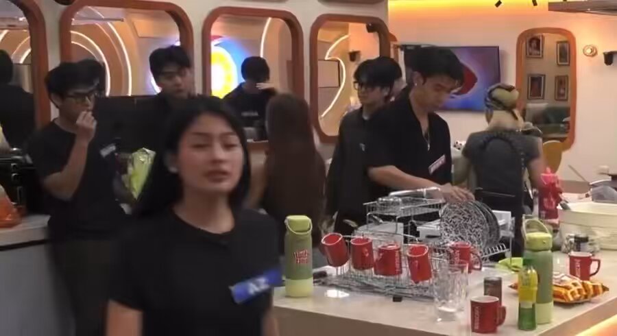 bianca: “kailangan pumili... you cant have the best of both worlds. ako or siya?” dustin: sabi ng bestfriend mo? river: hindi siya bestfriend if di niya ma-understand bianca (to dustin): ikaw? dustin: ako hindi ko hahayaang paabutin sa pipili ka. hindi ka pipili. 😩😩