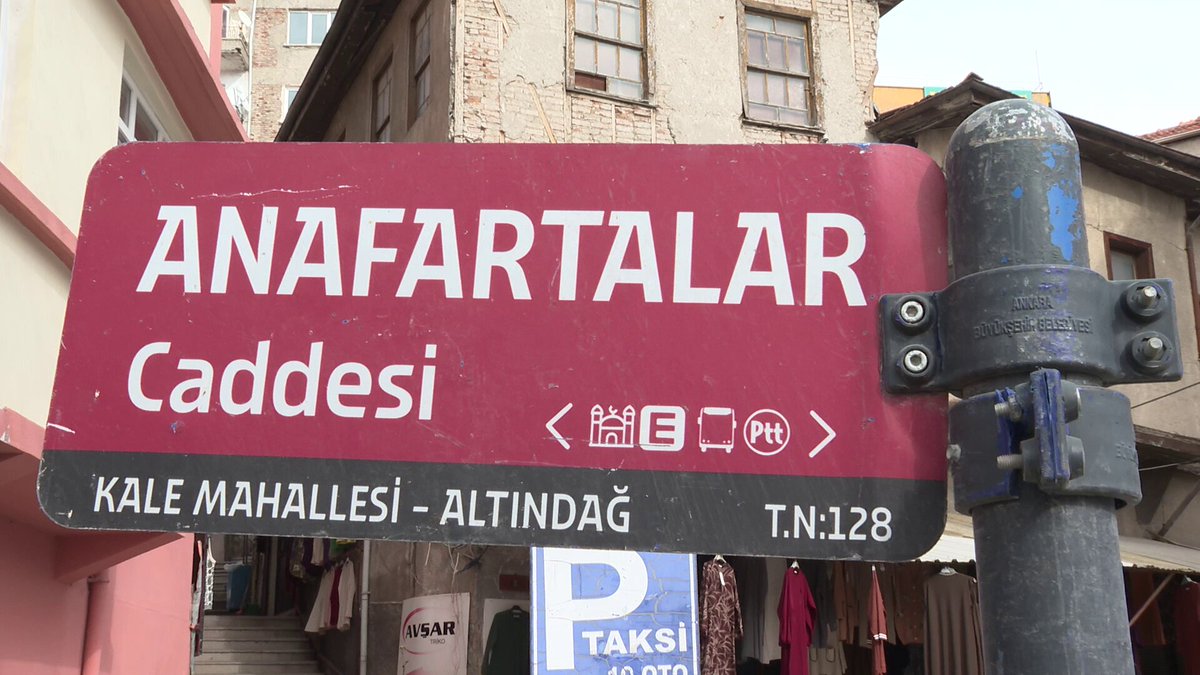 Geçmişten Günümüze "ANAFARTALAR CADDESİ" 💫 Ankara’nın ilk çok katlı ve betonarme yapılarına ev sahipliği yapan Anafartalar Caddesi'ni, geçmişin izlerini günümüzle buluşturmak amacıyla tarihi dokuya zarar vermeden yeniliyoruz. “Anafartalar Caddesi Sokak Sağlıklaştırma ve Kentsel Tasarım” projesi kapsamında; ➡️ 25’i tescilli toplam 117 binadan 65’inin yenileme çalışmaları tamamlandı ve özgün görünümlerine kavuşturuldu. ➡️ 8 tescilli yapıda ise restorasyon ve konservasyon çalışmaları sona erdi.