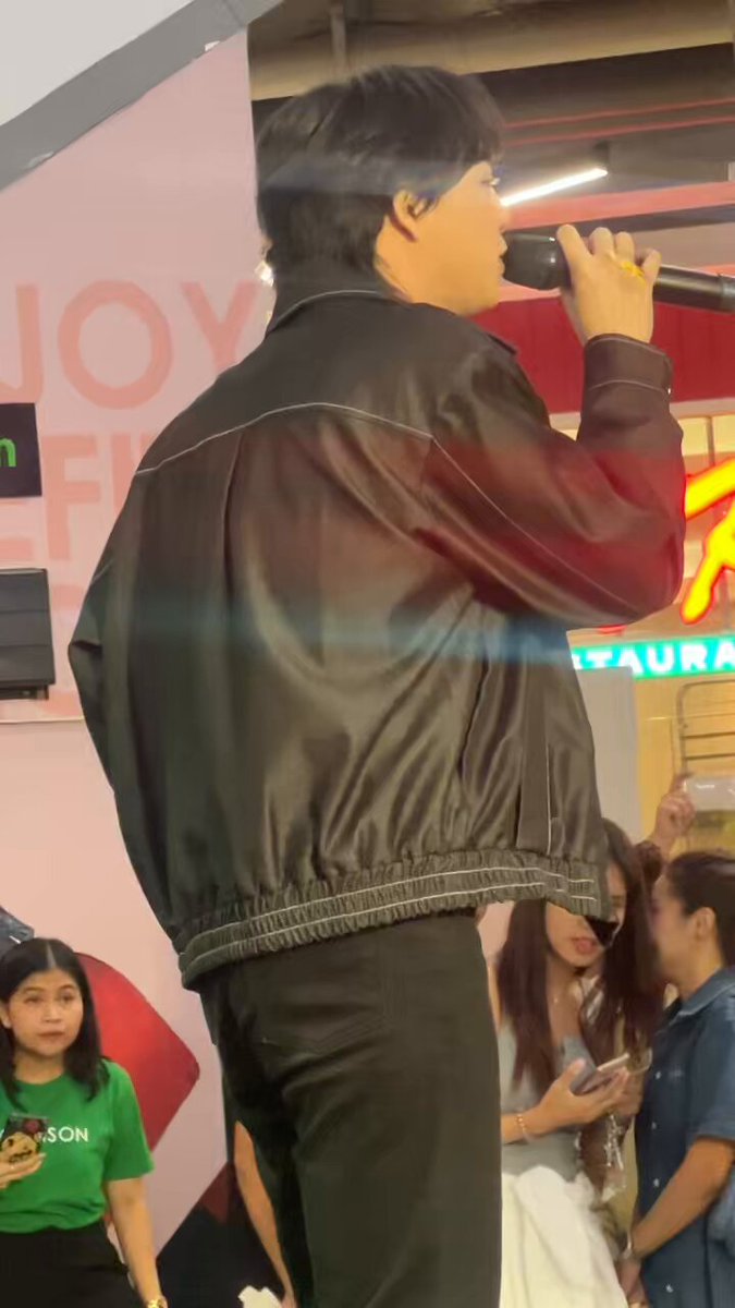 อยู่ดีๆเพลงดับแต่เดอะโชว์ต่อไปค่ะ เริ่ดทั้งด้อม #DEVYxBAS