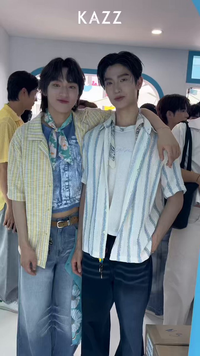 ทดสอบความนู้มมมมของแก้ม ‘โทมัส - ก้อง’ หลังใช้ CeraVe ☺️🤏🏼 สองหนุ่มหล่อแถมยังหน้าใสปิ๊งในงาน CeraVe Summer Playland ✨️ TMK SUMMER PLAYLAND #CeraVeSummerPlaylandxDMD #โทมัสก้อง #thomaskong #CeraVeSummerPlayland #KAZZMAGAZINE