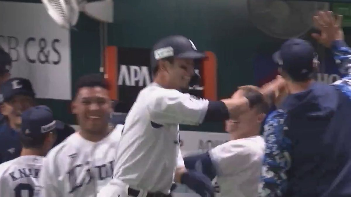 #源田壮亮 選手が適時打で勝ち越し！ チャンスを作った #外崎修汰 選手は喜び爆発でハイタッチです！ #埼玉西武ライオンズ #seibulions #ALLONE