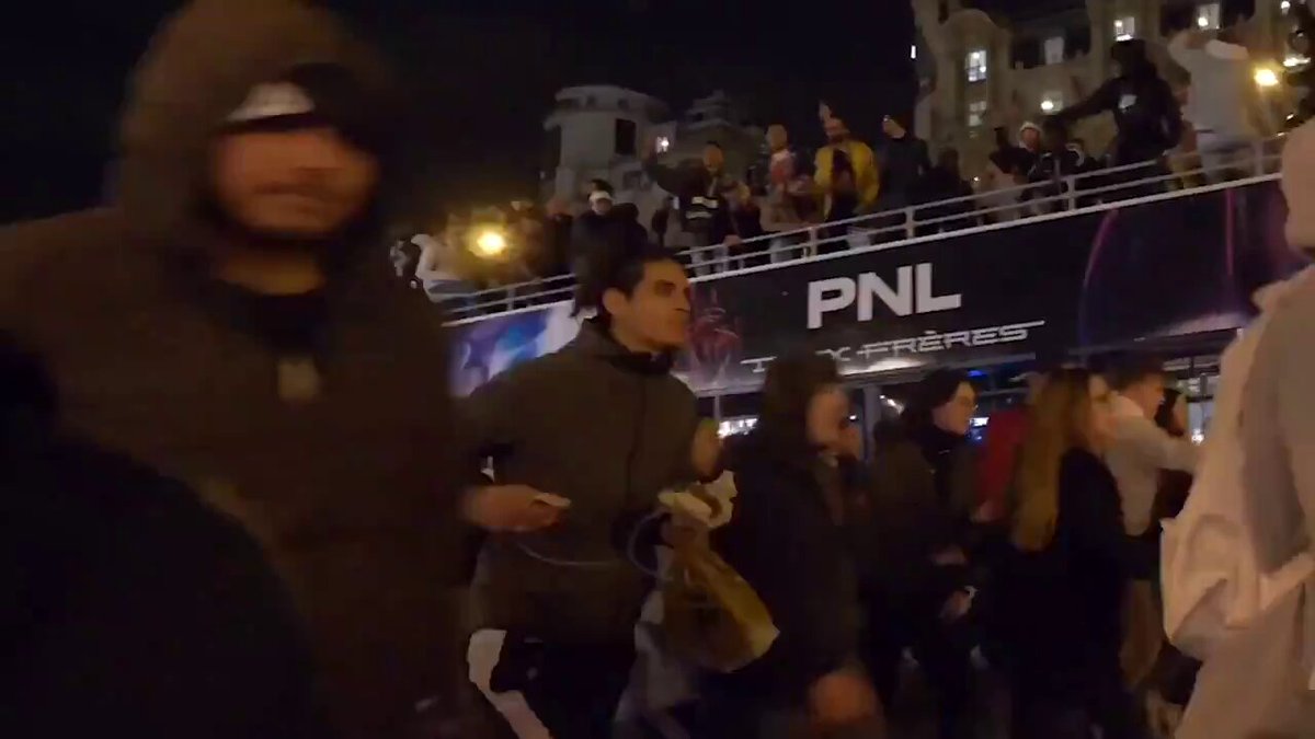 Il y a 6 ans, PNL fêtait la sortie de l’album Deux Frères sur les Champs-Élysées.