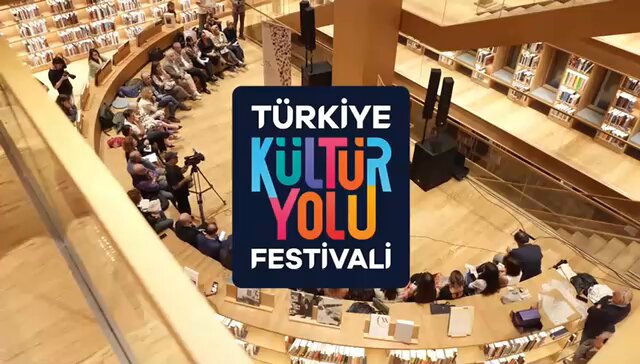 Türkiye Kültür Yolu Festivali 2025, Adana ile başlıyor! Dünyanın en büyük ve en geniş kapsamlı kültür-sanat festivallerinden biri olan Türkiye Kültür Yolu Festivali, bu yıl 20 farklı şehirde düzenlenecek. Sergilerden konserlere, söyleşilerden atölyelere uzanan binlerce etkinlikte, yüzlerce sanatçı her yaştan sanatseverle buluşacak. Festivalin ilk durağı 5-13 Nisan tarihleri arasında Adana! Picasso sergisi, Ferdi Tayfur’a özel hazırlanan “Sabahçı Kahvesi” enstalasyonu, yapay zekâ destekli “Seyyah” deneyimi, çocuk köyü, sokak sahneleri, tiyatrolar ve konserlerle Adana tam 9 gün boyunca kültür ve sanatla dolup taşacak. Festival coşkusu şehrin dört bir yanında yaşanacak. Siz de bu eşsiz deneyime ortak olun! #AdanaKültürYolu #TürkiyeKültürYoluFestivali T.C. Kültür ve Turizm Bakanlığı Türkiye Kültür Yolu Festivali