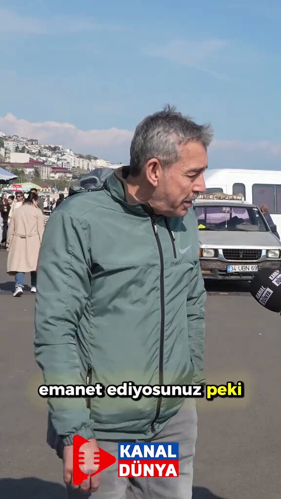 Sokak röportajında ekonominin durumunu soran muhabir ile bir vatandaş arasında tartışma çıktı: + Geçim ne durumda? - Harika, hiç kimsenin sıkıntısı yok. Sizce bir sıkıntı mı var? + Halk geçinmek zor diyor. - Bütün dünya birleşmiş Türkiye’nin üzerine oynuyor. Siz bu vatana ihanet ediyorsunuz. 🎥 Kanal Dünya