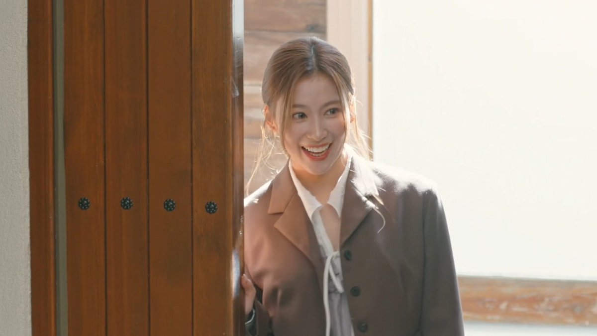 Princess Sana arriving at The Blank Menu for You