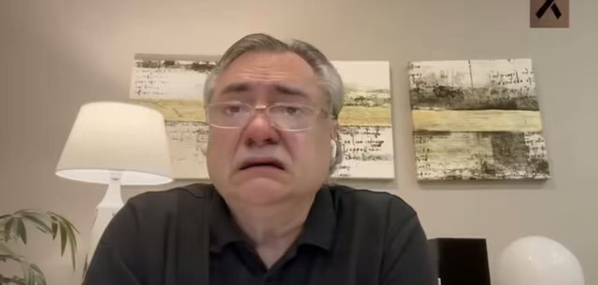 A petición de Anna ||*|| aquí les dejo esta joyita de #GuijarroEnClaveBlaugrana y su devoción incondicional por Florentino Pérez. Pero recuerden siempre lo que dice: “Yo soy del Barcelona y algún día demostraré que soy del Barcelona” Jiji Nerri Joalberth Rangel Vetta ✪