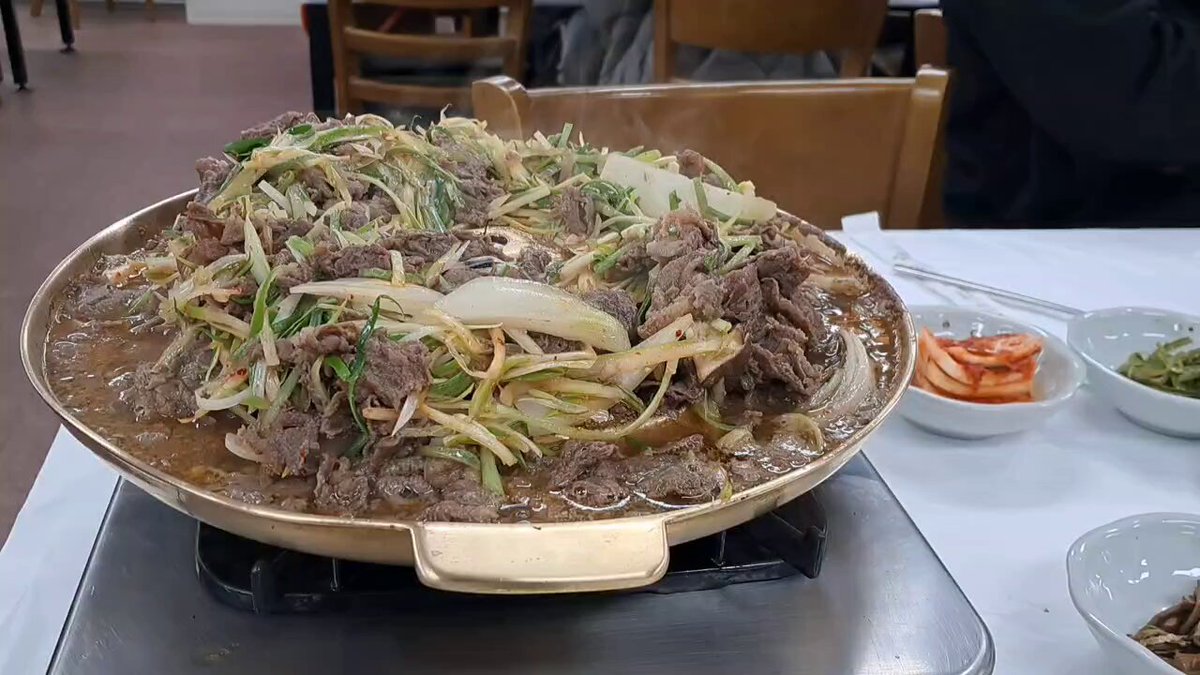 불고기 3인분 배도크지 나그내와 둘이서 깨끝 하게 먹어 치웠다