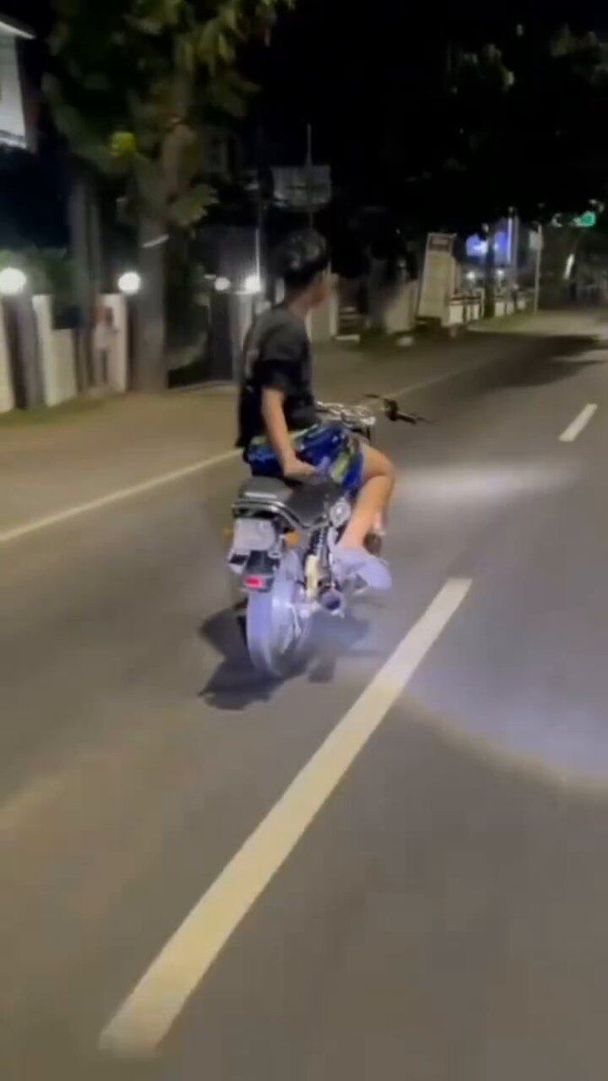 Motornya menolak ada penumpang 🤣