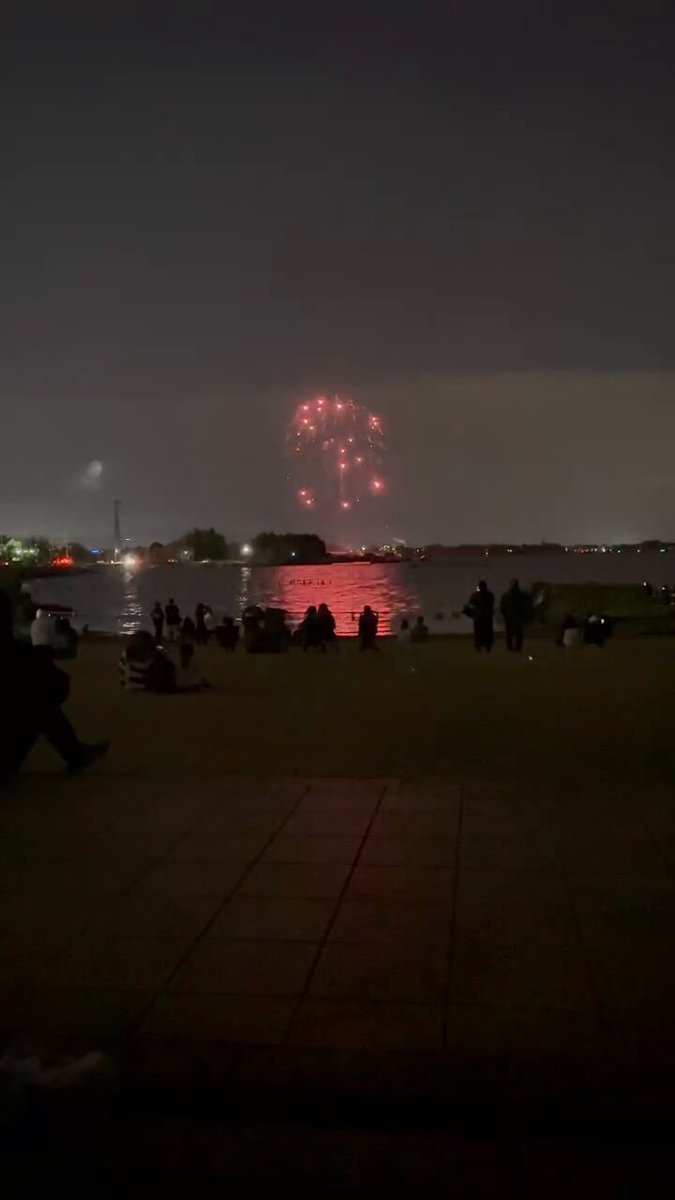 先程の花火🎆 俳優の三浦春馬さん追悼花火だそうです。 友人が撮影した動作です！