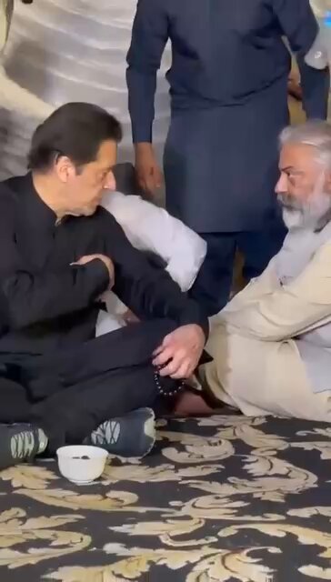 خان صاحب کے اج بھی الفاظ مجھے یاد اتے ہیں کہ میں جس پر بھی اعتبار کرتا ہوں وہ مجھے دھوکہ دیتا ہے اور اج یہ بات سچ ثابت ہو رہی ہے