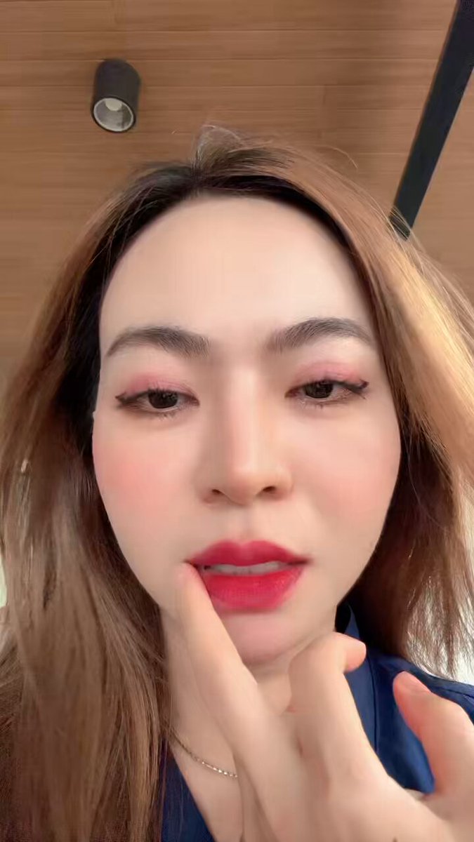 ស្អាតចឹងមិចនៅsingle Me:ដេកនៅផ្ទះ ខ្ជិលចេញក្ថៅ😩
