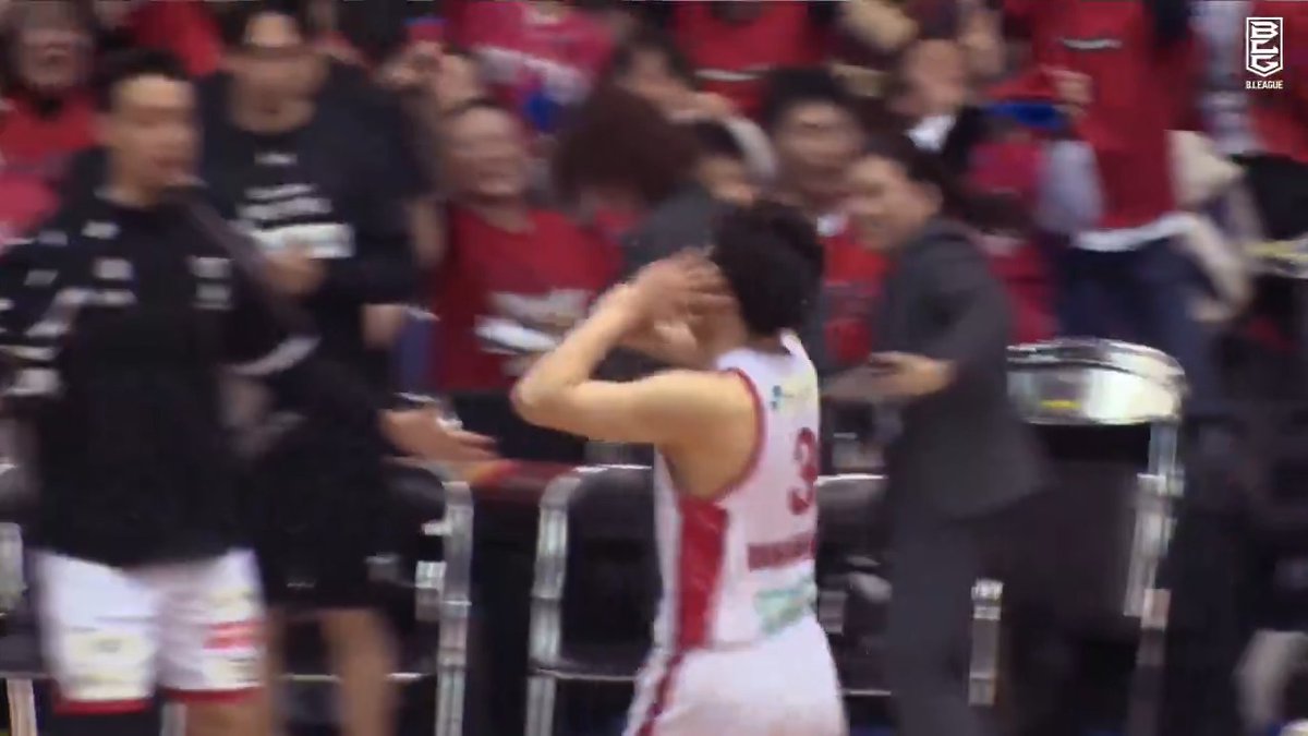 熱狂の瞬間！！ 熊本#3 山本がクラッチスリーで勝利を呼び込む✨ 山本翔太 熊本ヴォルターズ 📡バスケットLIVEで見逃し視聴 #Bリーグ #りそなグループ