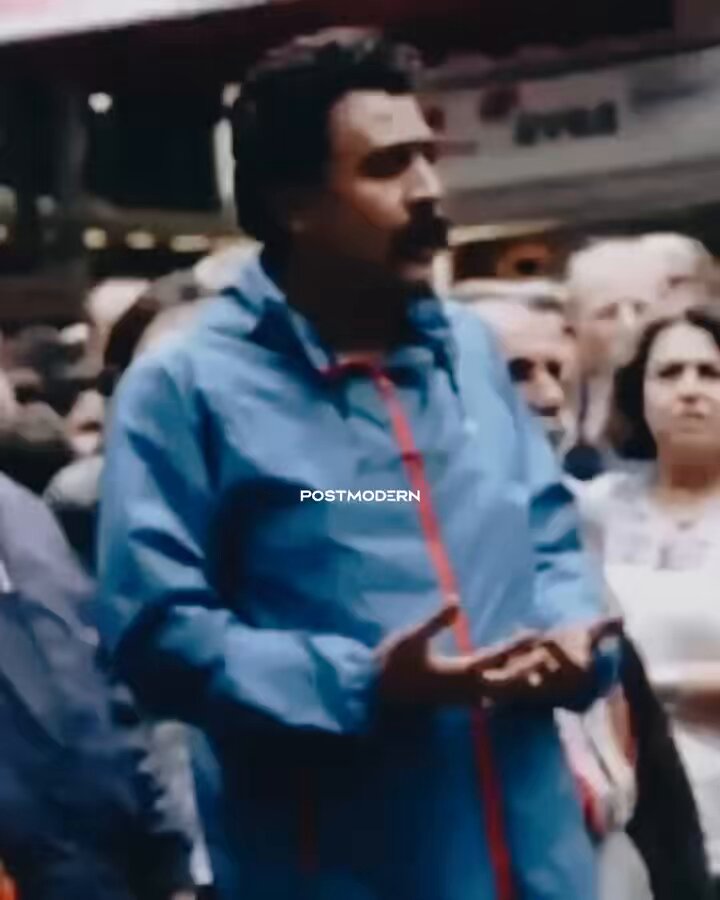 Videodaki kişi “Avukat Selçuk Kozağaçlı” … Hukuksuzca tutuklu. Soma’daki katledilen 301 madenciden tutun, aklınıza gelebilecek her toplumsal olayda halk ile dayanışma halinde olup mağdurların avukatlığını üstlenmiş bir insandır Selçuk Kozağaçlı.++
