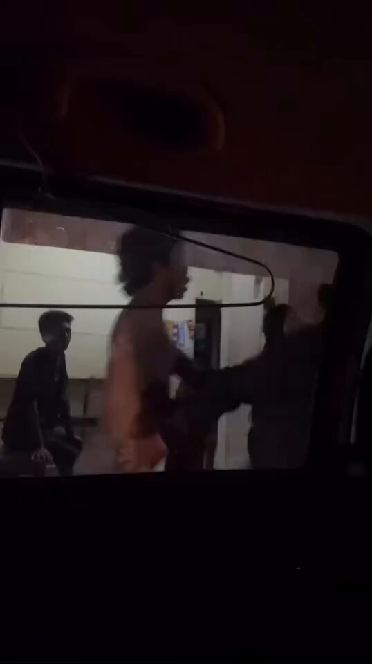 Pukul 18:42 malem kak, ada yg berantem di ringroad blok o sampe ngenain mobil saya kak smpe mobil saya sedekit penyok. mohon di up ya kak makasii🙏🏻 📸: fellafarina
