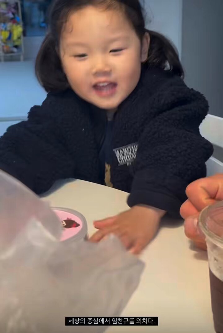 세상의 중심에서 임찬규를 외치던 채이 ㄴ 채이야 임찬규 삼촌이 좋아 이영빈 삼촌이 좋아~? ㄴ 이영빈. ㅋㅋㅋㅋㅋㅋㅋㅋㅋㅋㅋㅋㅋㅋㅋㅋㅋㅋㅋㅋㅋㅋㅋㅋㅋㅋㅋㅋㅋㅋㅋㅋㅋㅋㅋㅋㅋㅋㅋㅋㅋㅋ